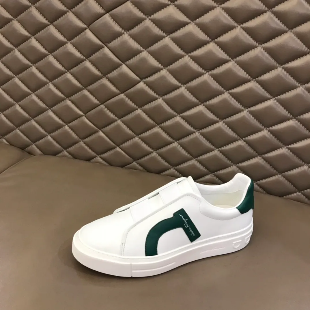 p400【Salvatore Ferraga**】New men's low-top casual shoes! Top-quality cow products, original lasts, made of imported cowhide, first-class texture, first-layer sheepskin lining! Original outsole! The details are exquisite and the style is versatile and upscale! Decorated with a three-dimensional Gancini logo, the back of the tongue and lace-up piping add a pop of color. The high-tech sole features a holographic pattern and Gancini details, making it ideal for a practical yet stylish everyday look. Code number 38-44 (45 can be customized)